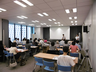 総合環境講座。環境情報センターの研修室を会場に開催。