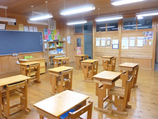 檜原小学校の木質化の様子